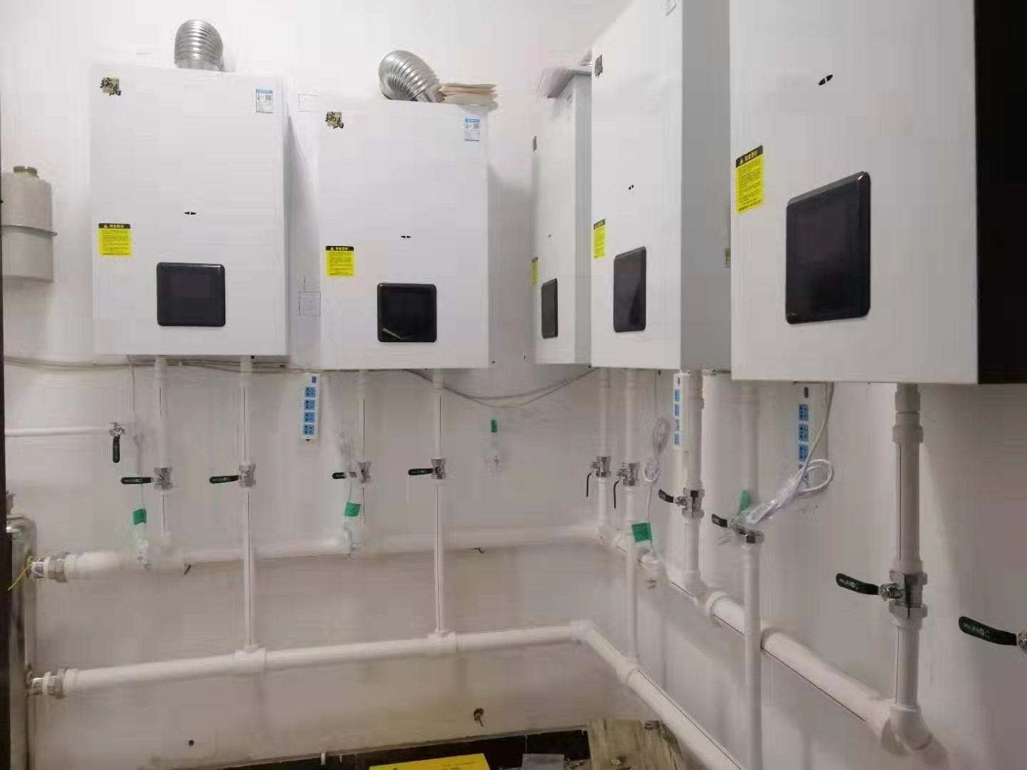 瑞馬壁掛爐多臺并聯應用案例 瑞馬壁掛爐多臺并聯應用案例